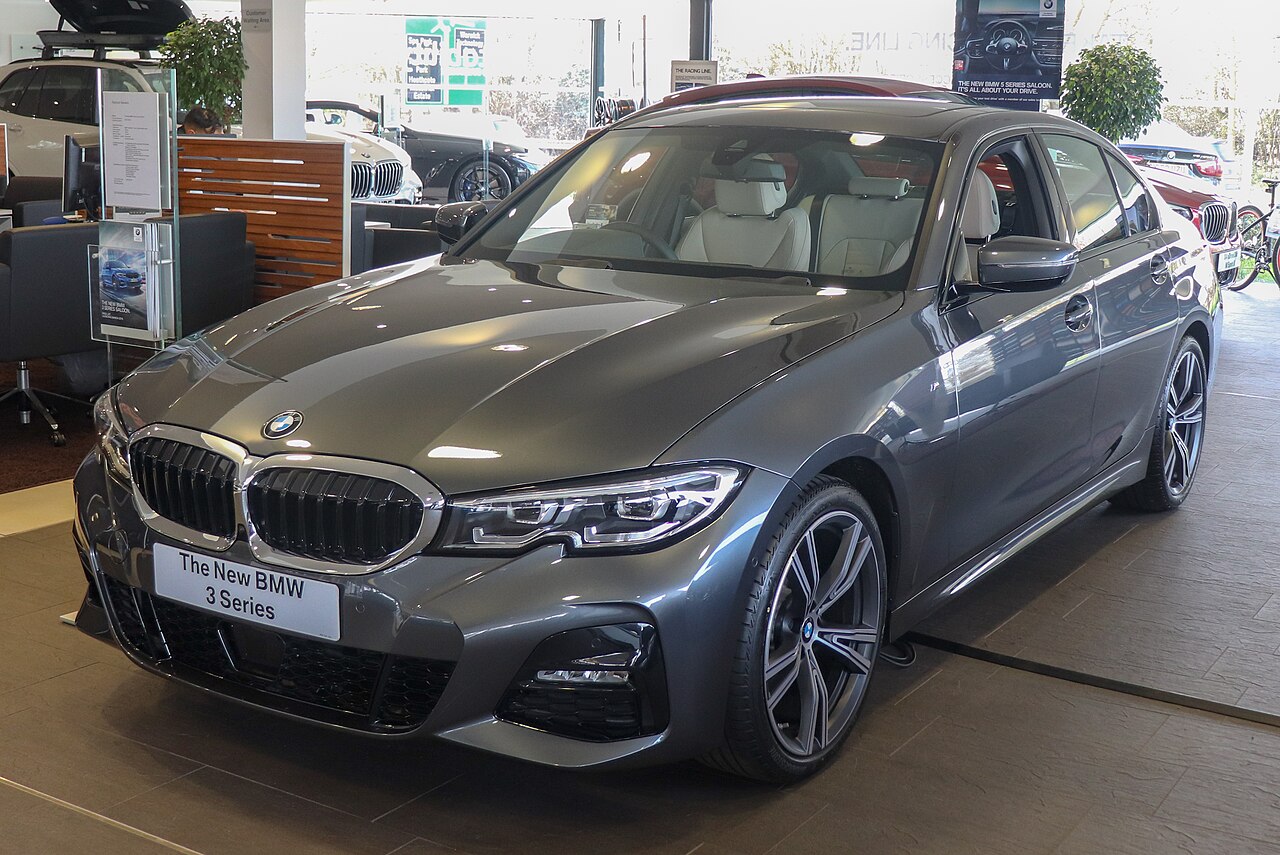 2019 320d xDrive M Sport 2.0 photographed from the front three-quarter angle