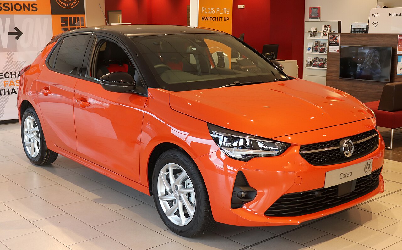 2019 Corsa SRi 1.2 photographed from the front three-quarter angle